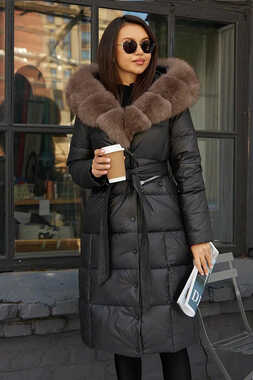 Длинный пуховик с накладными карманами