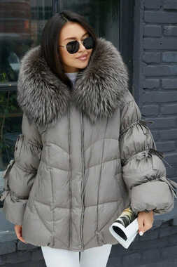 Теплый зимний пуховик с мехом