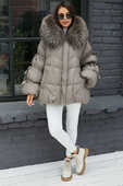 Теплый зимний пуховик с мехом