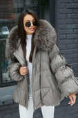 Теплый зимний пуховик с мехом