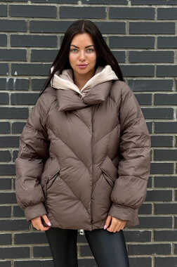 Короткий пуховик с капюшоном